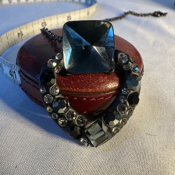 Abstract heart pendant necklace Swarovski rhinestones - Picture 4 of 7